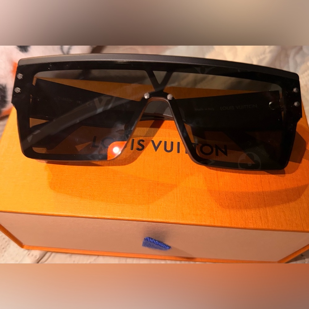 LOUIS VUITTON WAIMEA L SUNGLASSES- BRAND NEW NEVER WORN